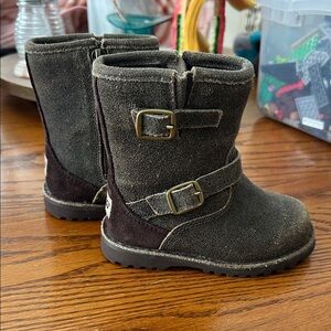 UGG Toddler Girls' Tan and Brown Zip Up Boots